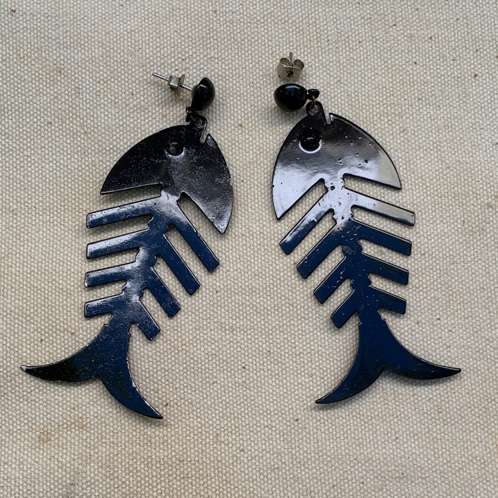 Vintage funky 1980s fish skeleton dangle earrings